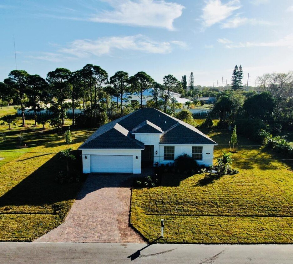 Primary Photo - 2341 SE Gowin Dr