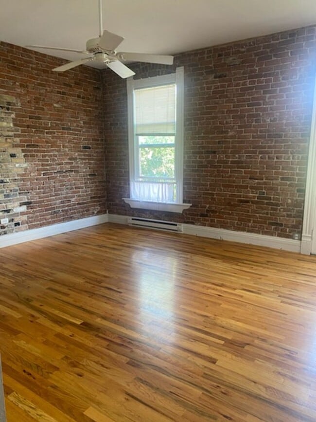 Building Photo - Charming Historic Studio in the Heart of D...