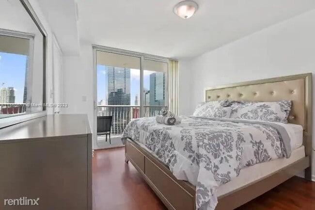 Building Photo - 2 br, 2 bath Condo - 1200 Brickell Bay Dr