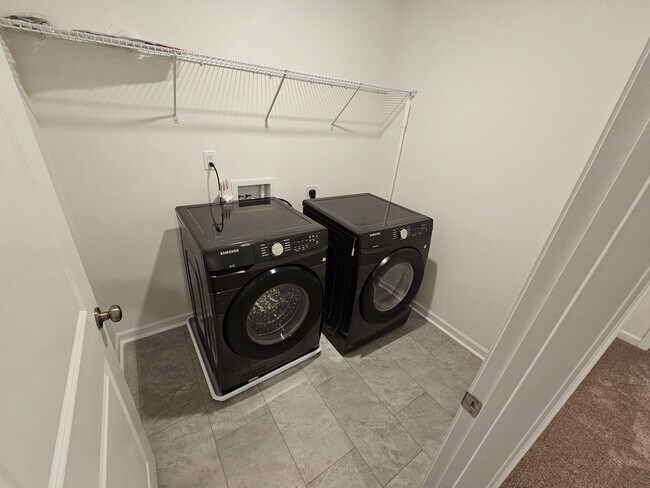 Foto del edificio - Townhome in great Concord community