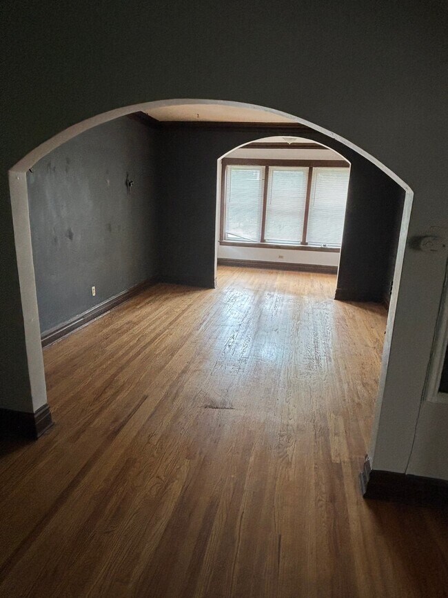 Foto del edificio - 708 W 61st Pl
