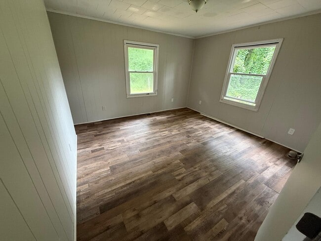 Building Photo - 1500 Lake Village Dr