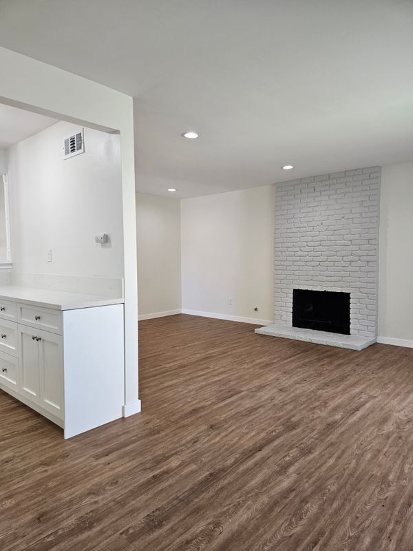 Foto del edificio - 24201 Ambassador Pl