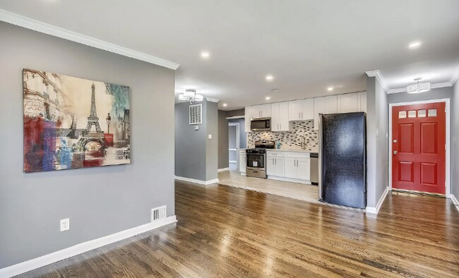 Building Photo - 12120 Valleywood Dr