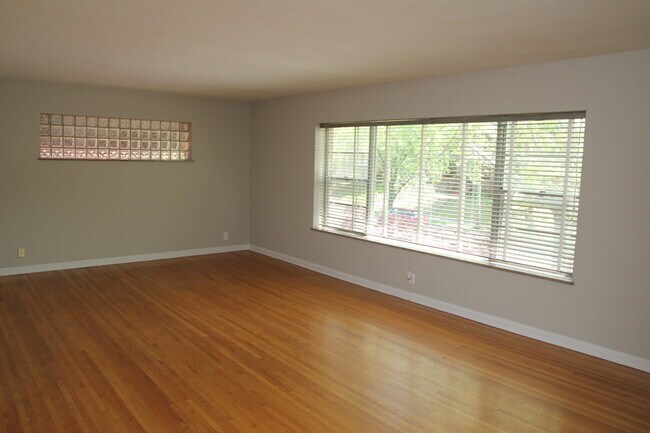 Building Photo - 7551 Delmar Blvd