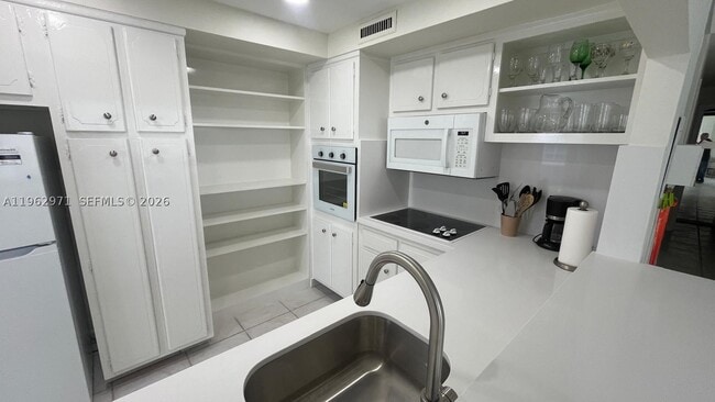 Building Photo - 3505 S Ocean Dr
