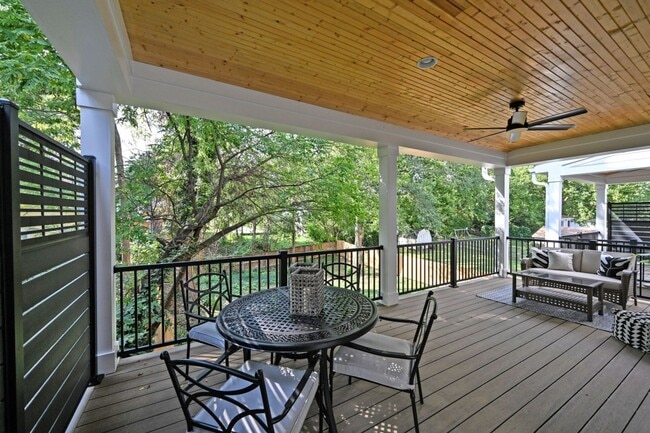 Foto del edificio - Gorgeous new construction on one of Oakley's best streets!