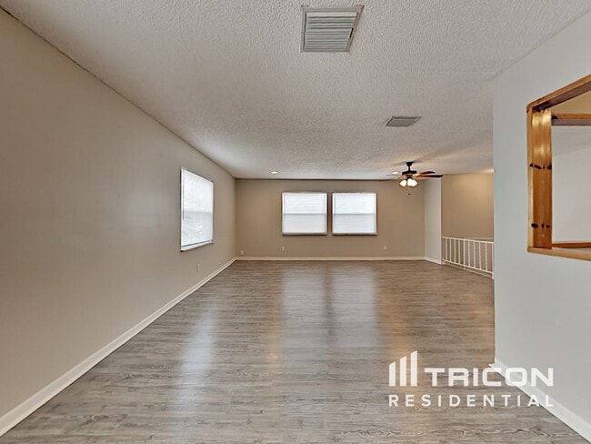 Building Photo - 1110 Estatewood Dr