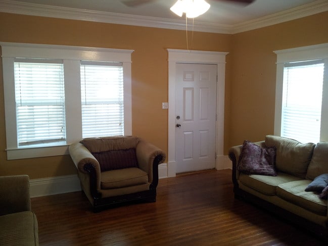 Building Photo - 311 W Mill St