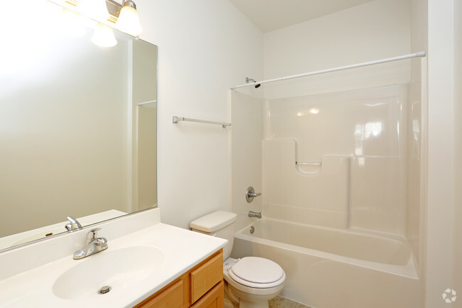 1HAB, 1BA - 615 ft² - Baño - The Ridge Apartments