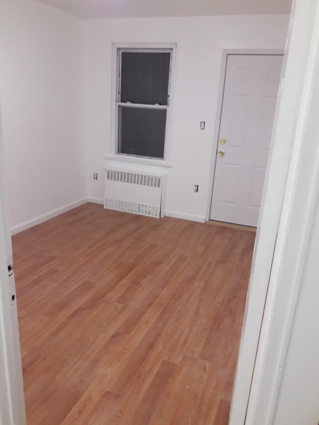 Foto del edificio - 70-06-06 30th Ave.