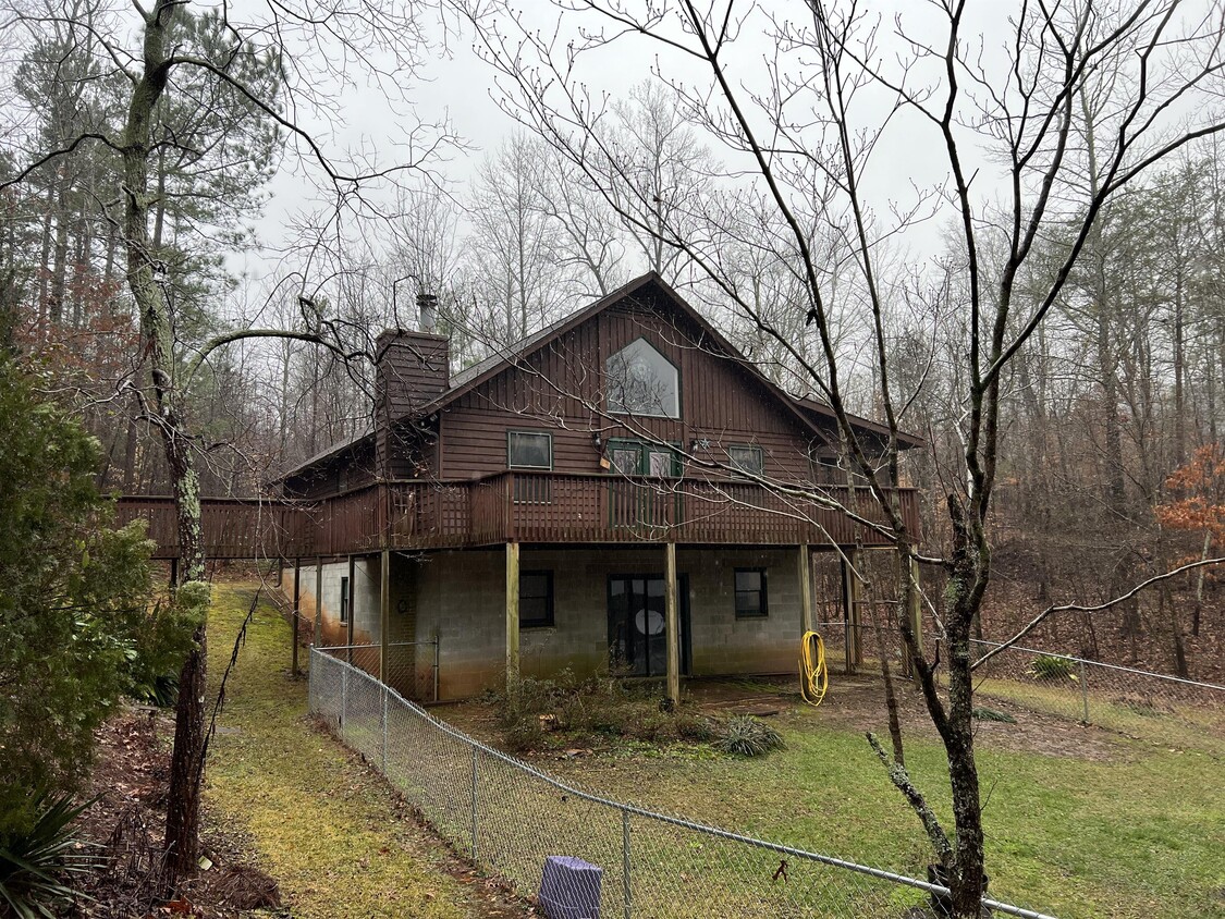 Primary Photo - 230 Cedar Hollow Rd