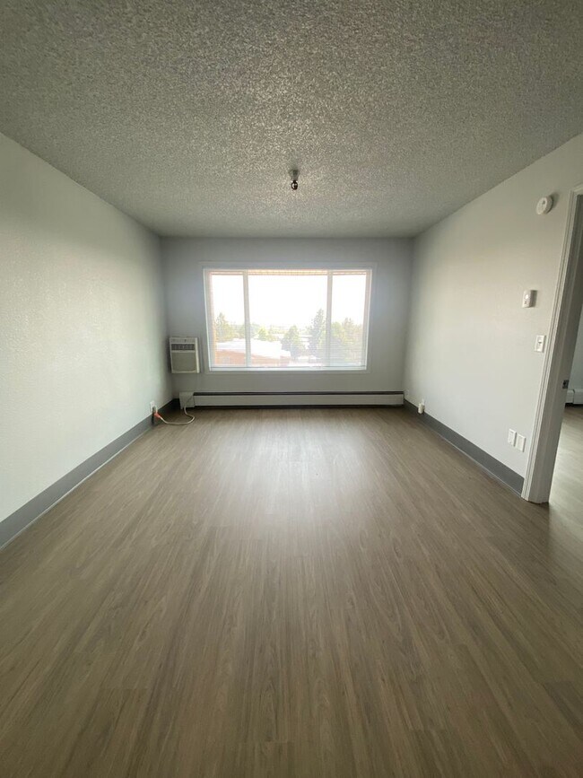 Building Photo - 151 N Williams Ave