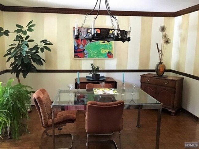 Foto del edificio - 27 Birchwood Ln