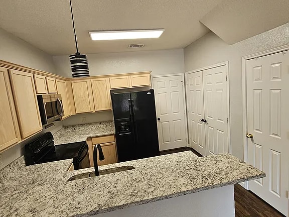 Building Photo - 912 Palomino Dr