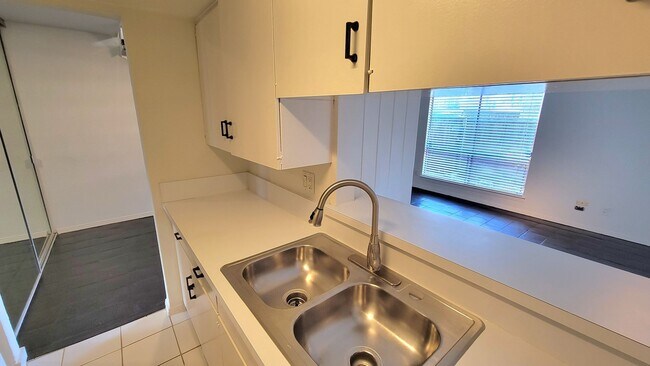 Foto del edificio - 2702 Douglas Ave