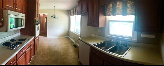 Kitchen and dining room - 496 Marion Dr