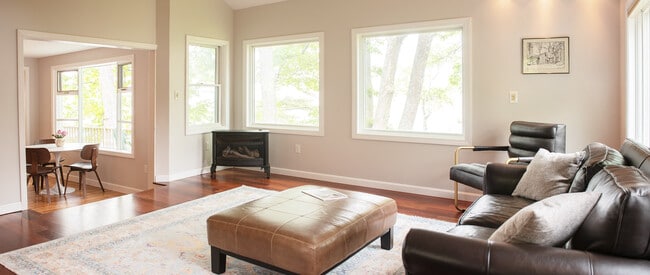 Building Photo - 18 Sandy Beach Rd