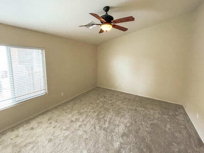 Foto del edificio - 23143 W Lasso Ln