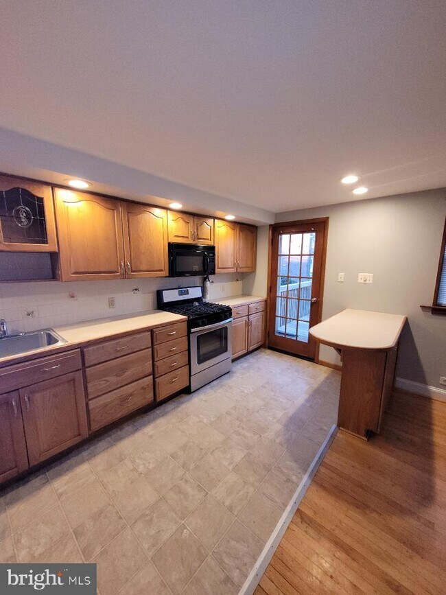 Building Photo - 5251 Westpark Ln