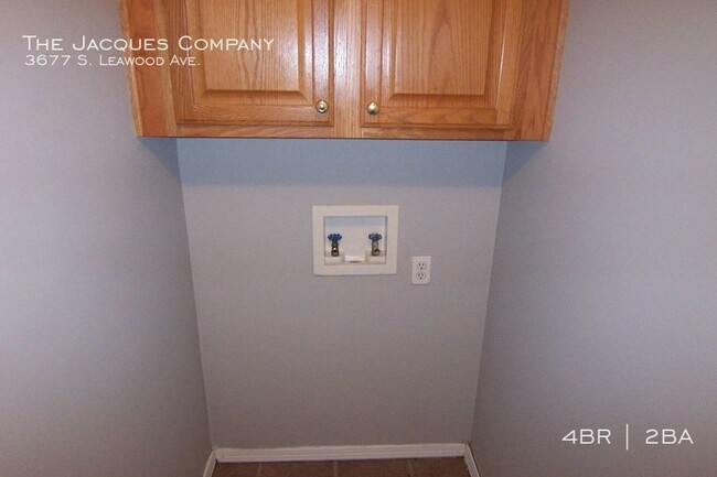 Foto del edificio - 3677 Leawood Ave