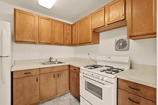 Building Photo - 5105 10th Pl S