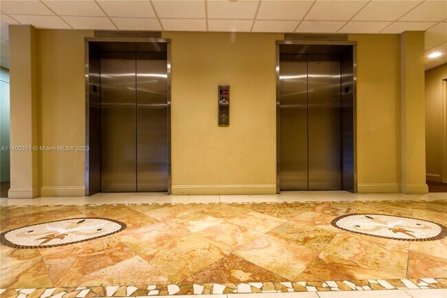 Foto del edificio - 3375 N Country Club Dr