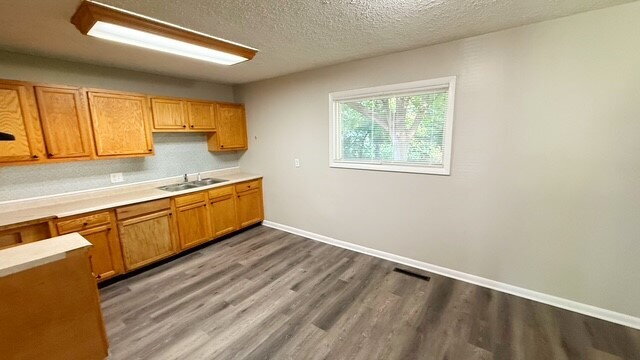 Foto del edificio - EAST SIDE UPDATED 4 BEDROOM 2 BATH HOME AVAILABLE NOW!