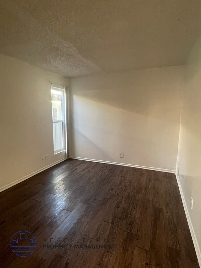 Foto del edificio - 4217 Carlin Ave