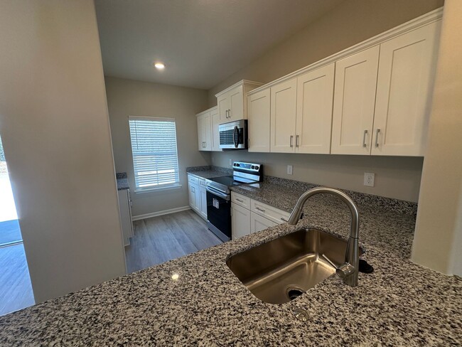 Building Photo - BRAND NEW 4 Bed 3 Bath Townhome Near The H...