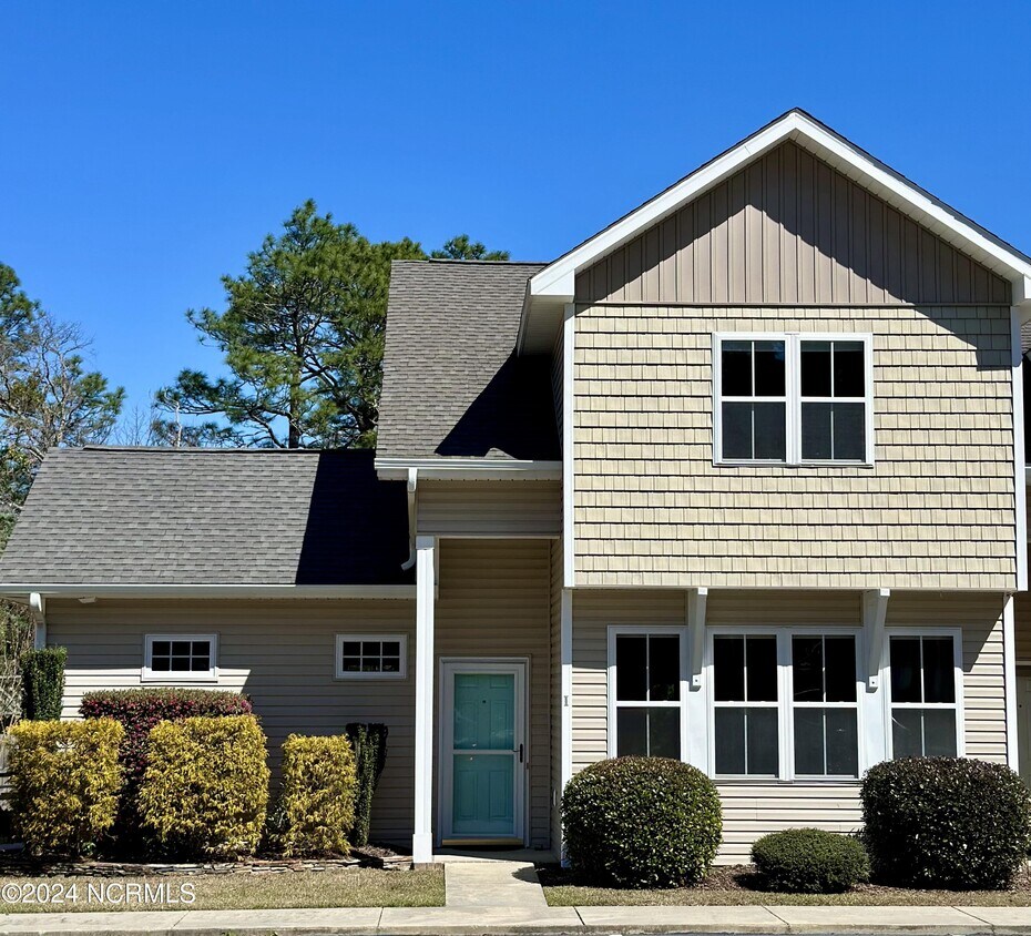 255 E Delaware Ave, Southern Pines, NC 28387 Townhome Rentals in