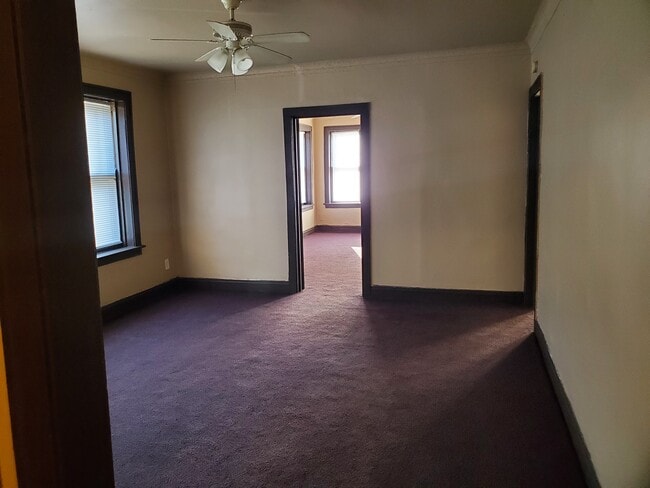 Building Photo - 1016 W 70th St