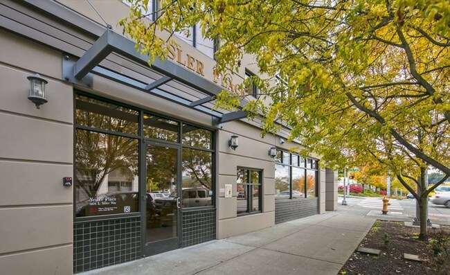 Foto del edificio - Yesler Place | Top Floor 0BD/1BA New Floor...