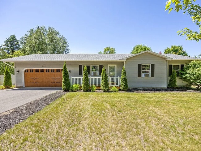 Building Photo - 1628 Green Lawn Dr