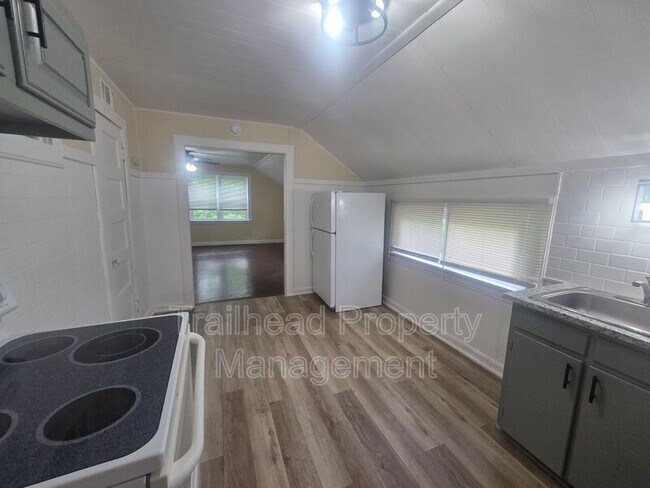 Foto del edificio - 3115 S Forest Ave