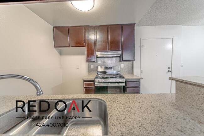 Building Photo - Incredible and Inviting Two Bedroom with C...