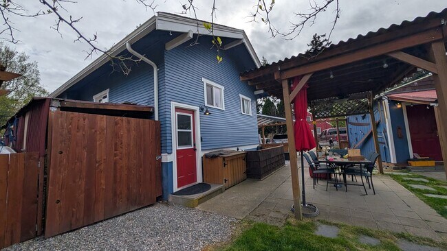 Foto del edificio - 2728 Birchwood Ave