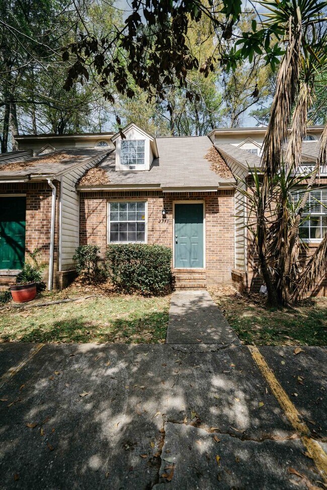 Building Photo - 2333 Parrot Ln