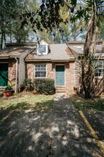 Building Photo - 2333 Parrot Ln