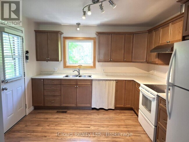 Photo du bâtiment - 481 24th St W