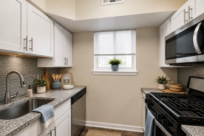 Building Photo - Glen Mar Apartment Homes