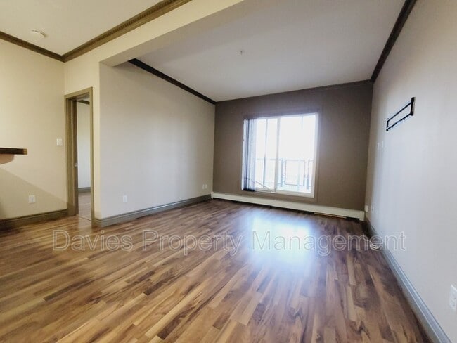 Building Photo - 304 Ambleside Link SW