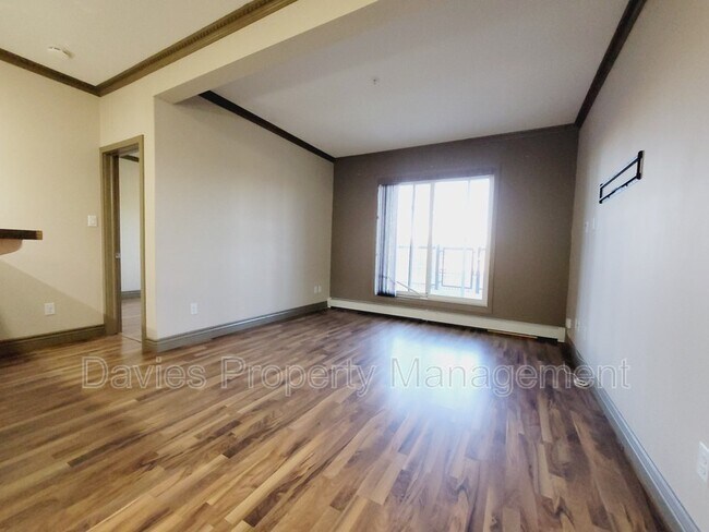 Photo du bâtiment - 304 Ambleside Link SW