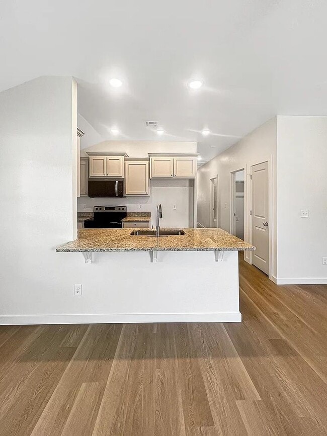 Building Photo - 2106 Charles Whitlow Ave