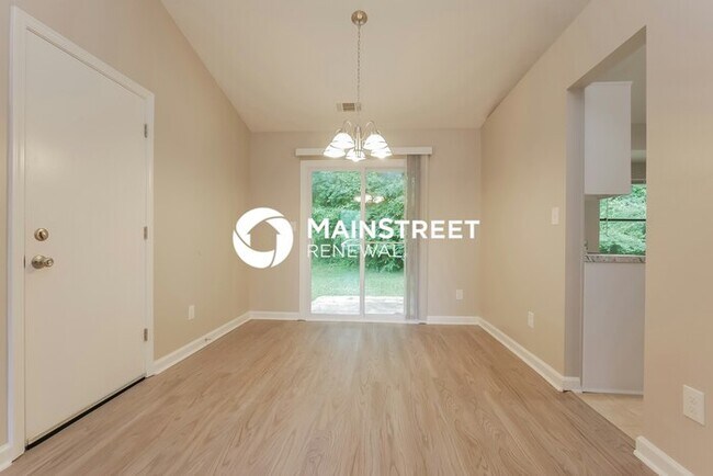 Foto del edificio - 3 Bedroom Pet-Friendly Home in Fairburn, G...