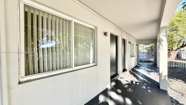 Foto del edificio - 42 SW 14th St