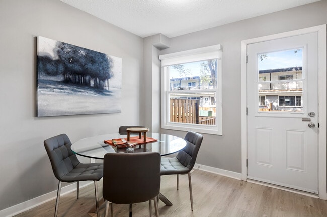 Building Photo - Room Rental 5 minutes from Algonquin College - This listing has rentals from $525