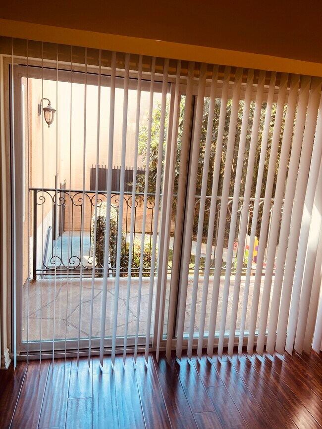 Building Photo - 303 W Verdugo Ave