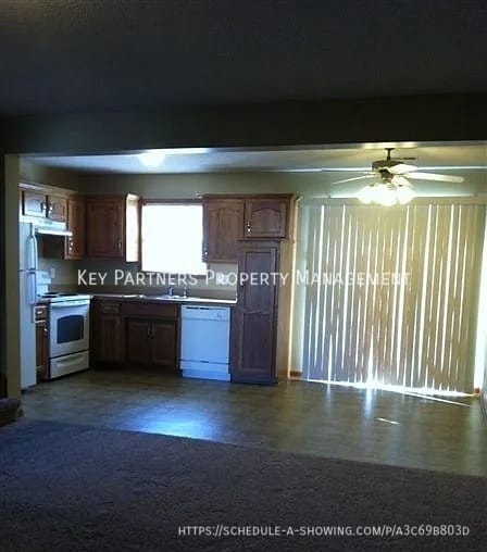 Building Photo - 1640 SW Highland Dr