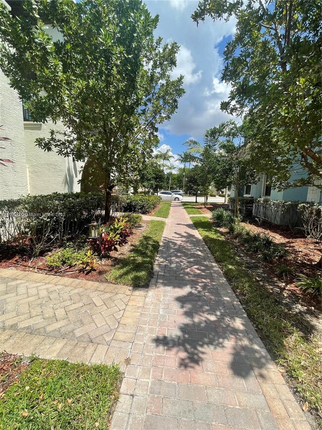 Building Photo - 12521 NW 32nd Manor
